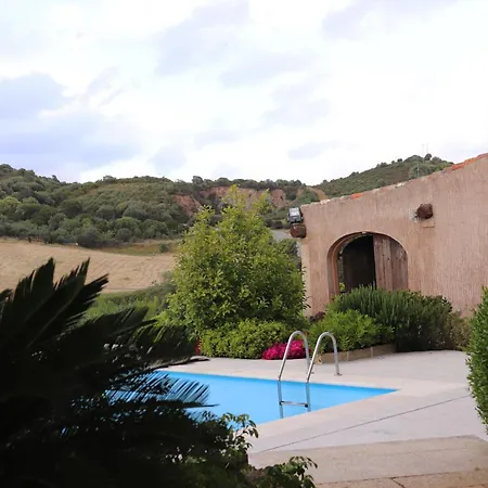La Multaiola Con Piscina Couette-café